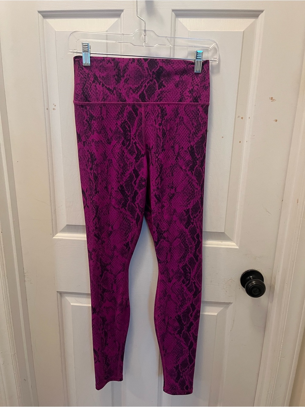 🦄🧘🏽♀️LIKE NEW Alo Yoga High-Waist Purple Pop Snakeskin Vapor Leggings - Small